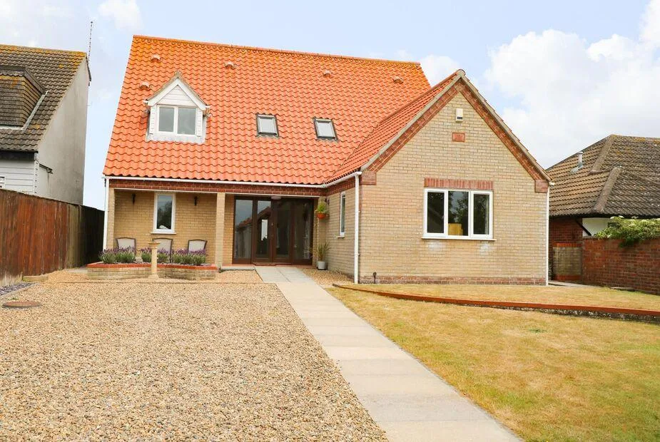 Drifters cottage with red tiled roof and gravel front garden