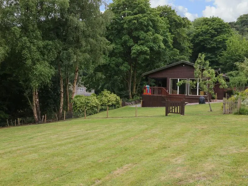 Kipling Lodge with large garden and woodland backdrop