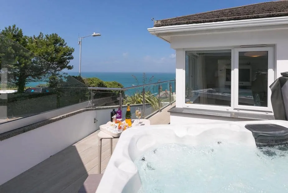 Hot tub on Portside’s terrace with sea view and glass balustrade