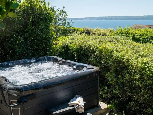 Cottage garden with hot tub overlooking the sea